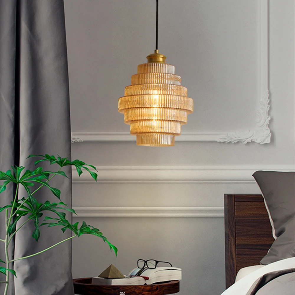 Pendellampe i riflet glass – art deco-taklampe i messing med flere nivåer