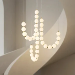 Smykkeinspirert lysekrone med pendel – Pearluxe