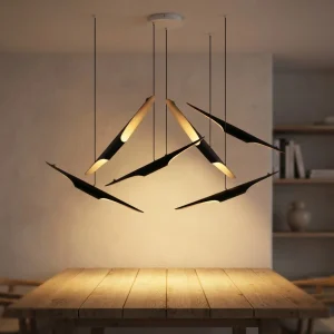 Designpendel – skråskårne lysrør i sort og gull