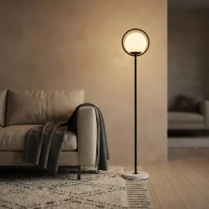Ringgulvlampe med opalkule