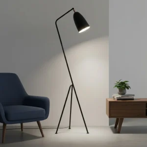 Trebent gulvlampe med kjegleskjerm