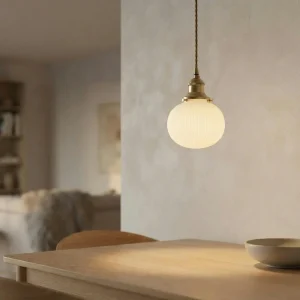 Pendellampe RILLE i opalglass